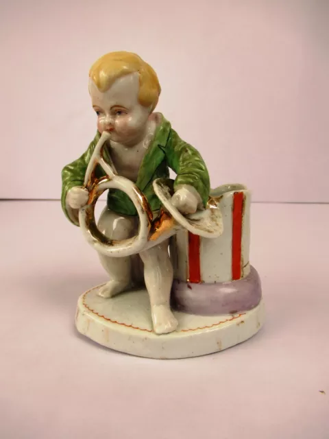 Antique Bisque Porcelaine Figurine Vase Boy Playing Laiton Clairon Allemagne