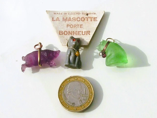 Boîte en métal vintage et ses minis moules à mignardises