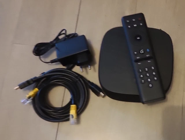 Décodeur TV SFR BOX-TV8 , TV TNT STB8 , Avec Accessoires Et Pierrefitte