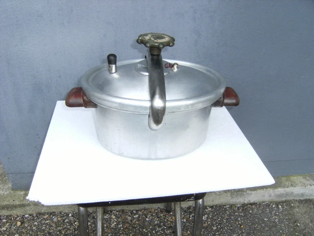 Cocote minute SEB   alu ovale ancienne 6 litres