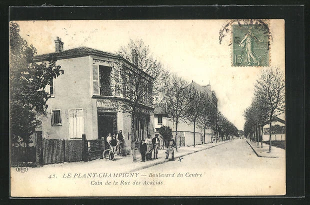 CPA Le Plant-Champigny, Boulevard du Centre, Coin de la Rue des Acacias