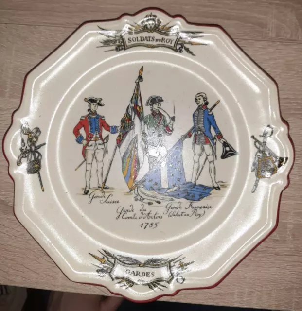 Ancienne assiette faience de St clément soldats du roy édition 3000 exemplaire