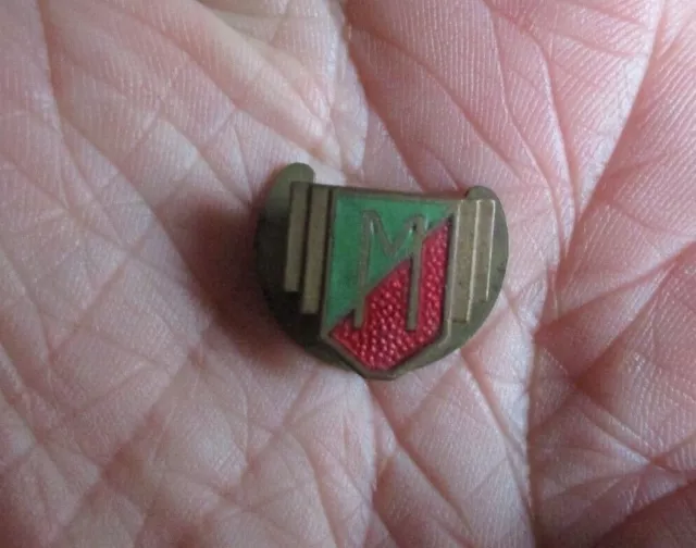 Ancien Petit Insigne de Boutonnière  au "M" a identifier : Augis Lyon