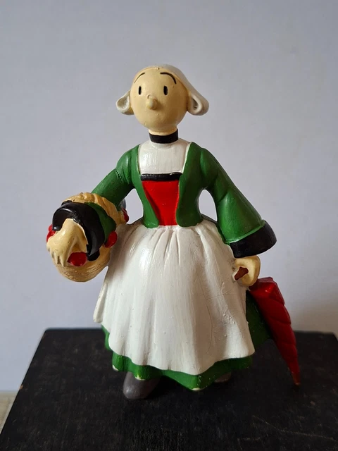 Figurine Plastoy Bécassine Avec Carte Postale – 8 Cm – Personnage BD Culte, Collection Officielle PVC