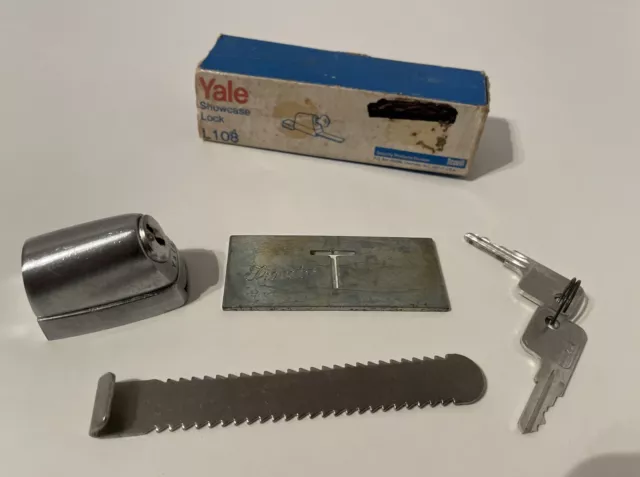 Yale  Mfg. Showcase Lock 1 Lock With 2 Keys  L108