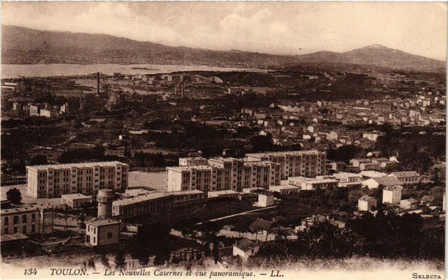 CPA TOULON Les Nouvelles Casernes et vue panoramique (338084