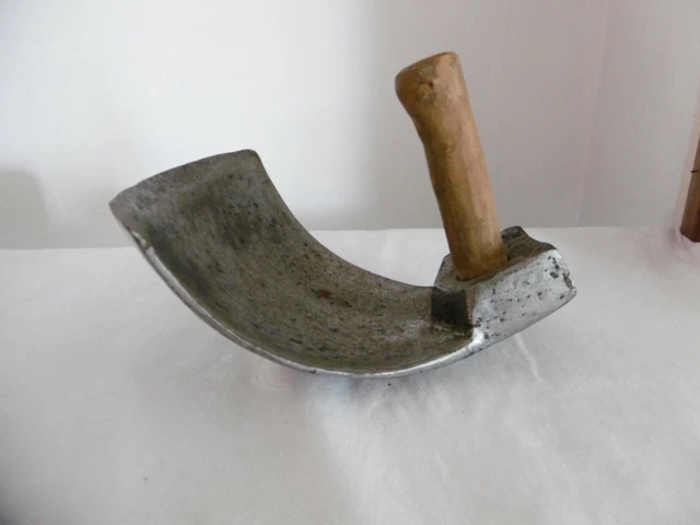 Herminette De Tonnelier - Outil Ancien En Fer Forgé Et Bois - Marteau De Cave Original France