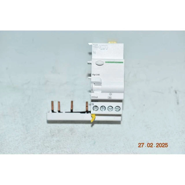 Disjoncteur Différentiel Schneider 3P 13A 30mA Type A – Neuf