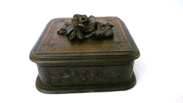 Caja de Madera Tallado Con Flores