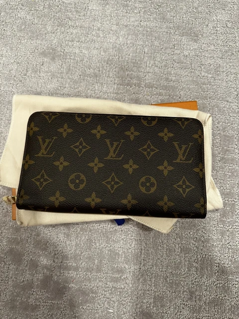 Authentic Louis Vuitton Zippy Organizer Wallet