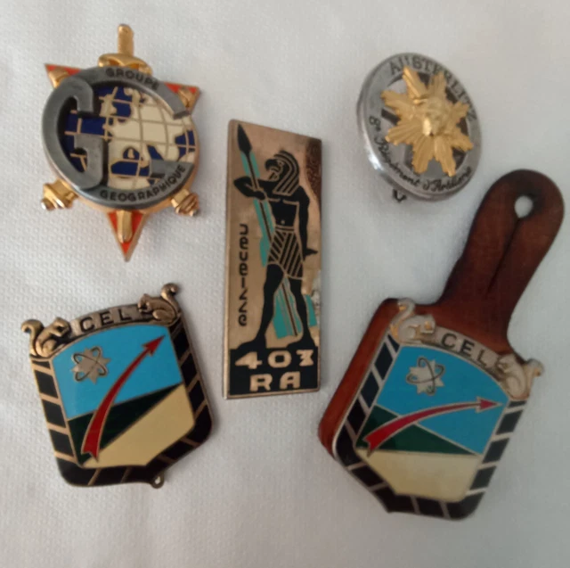LOT DE DIX Insignes De Beret EUR 18,00 - FR