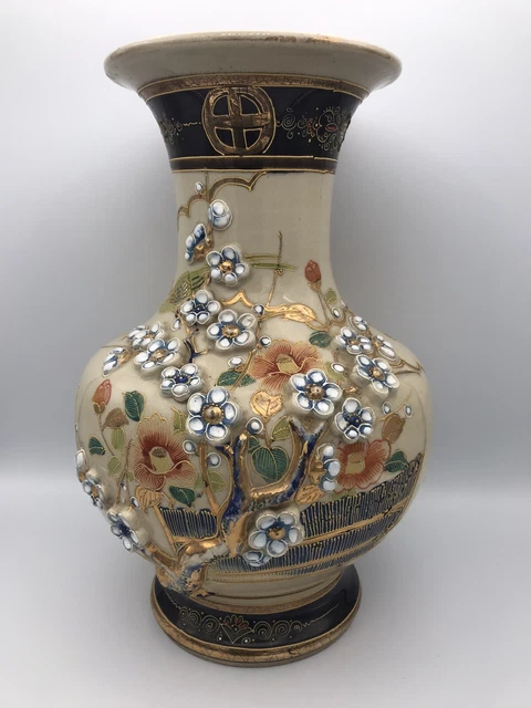 Grand VASE En PORCELAINE du JAPON Décor Peinture Relief Fleurs Et Oiseau 30 Cm