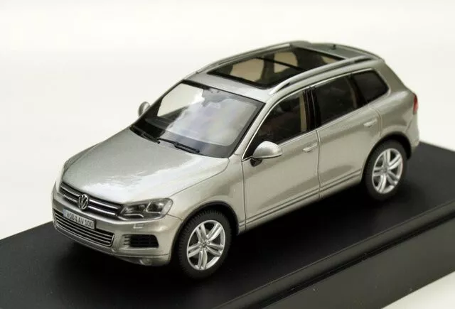 VW Touareg II Typ 7p Bj. 2010-2014, Argenté Métallique, Schuco-Modell M.1 : 43,