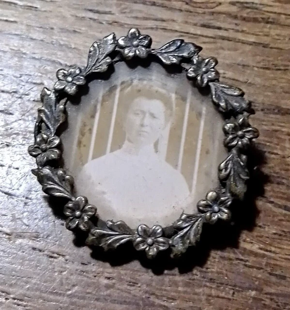 Broche Porte-photo Miniature Art Nouveau En Métal Argenté - Ancienne Et D'occasion
