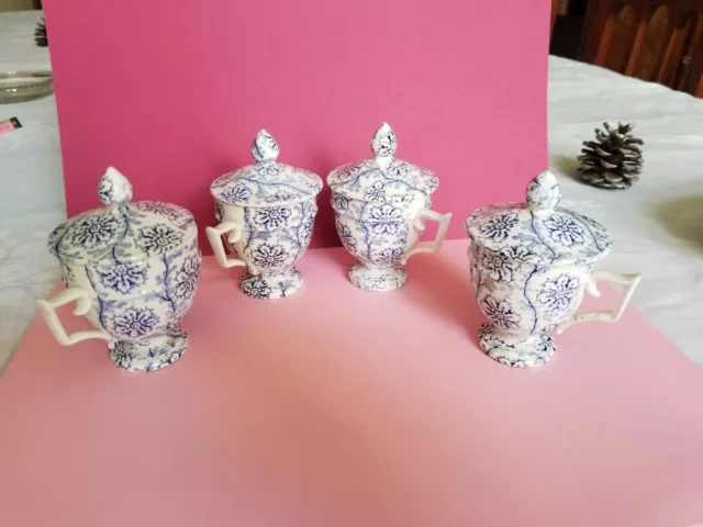 4 Petits pots à crème en porcelaine de Bordeaux Vieillard