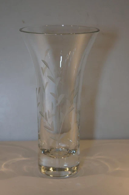 A Lovely Clear Glass Vase With Etched Leaf Design,17.5Cm.