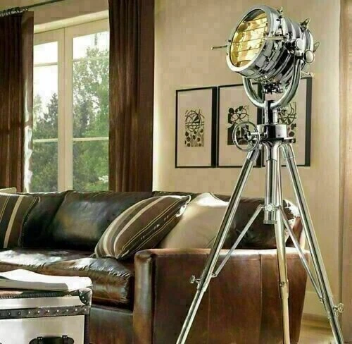 Lampe Trépied Industrielle Vintage LITA Sur Trépied – GITZ – Argentée – Occasion