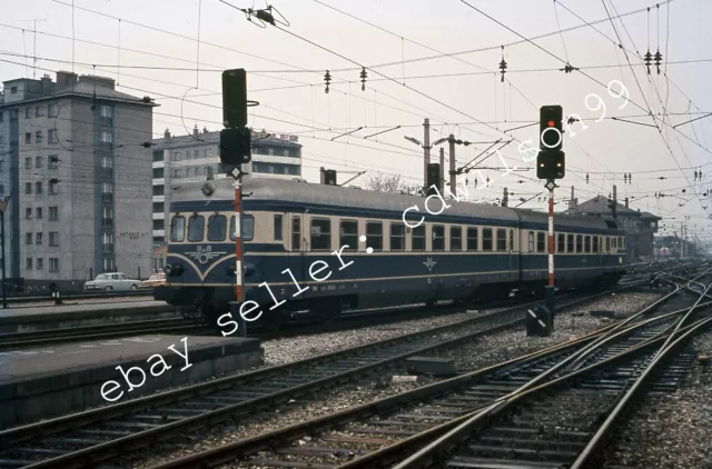 35mm Austria Railway Slide - ÖBB 2-Car DMU at Wien Sud 1972 [K153]