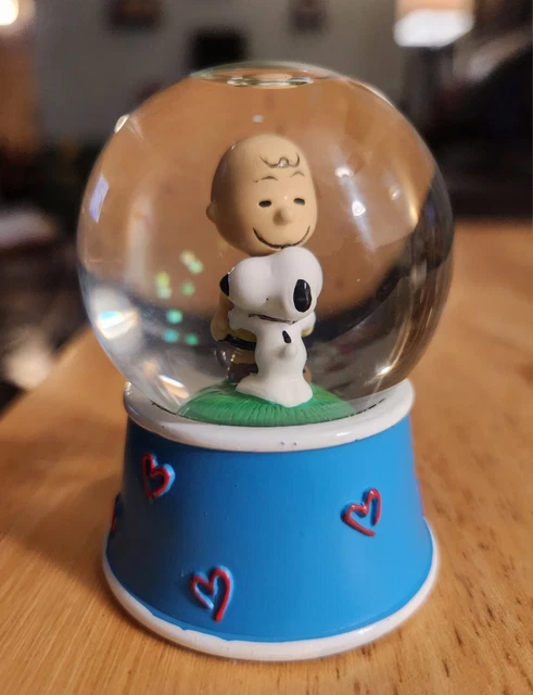 PEANUTS CHARLIE BROWN Hugging Snoopy Mini Snow Globe By Schulz Westland