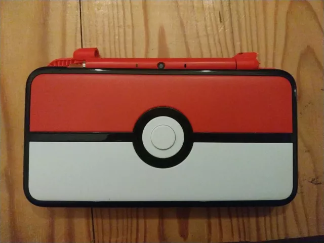 Nintendo New 2DS XL Pokeball Limited Edition Console Pokemon Cassée pour pièces