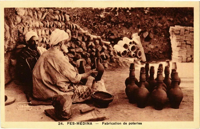 CPA AK FEZ Fabrication de poteries MAROC (824715)