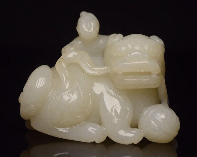Chinese Exquisite Handmade Lion carving Hetian Jade Statue