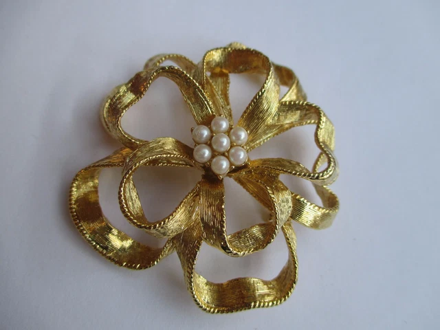 Broche Vintage Légère Fleur Avec Perle - Finition Or, Travail Détaillé, Référence A07, Occasion