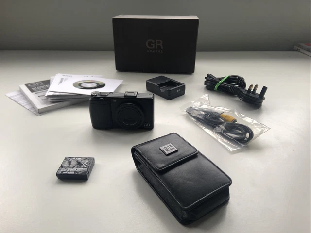 RICOH Digital Camera GR DIGITAL III GRDIGITAL3 excellent condition 10 MEGAPIXEL