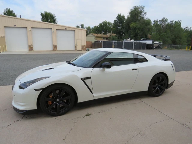 2010 Nissan GT-R Premium Very clean &amp; low miles Must see