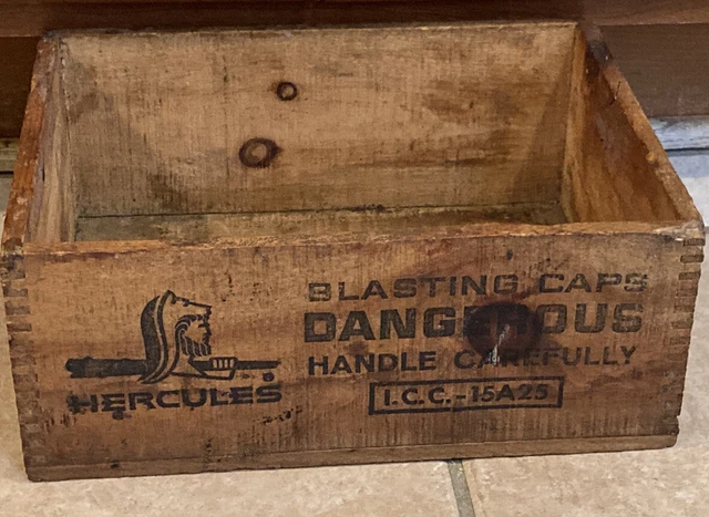 Vintage Hercules Blastings Caps Wooden Dovetail Crate 12 3/4 x 10 1/4 x 5in. 12