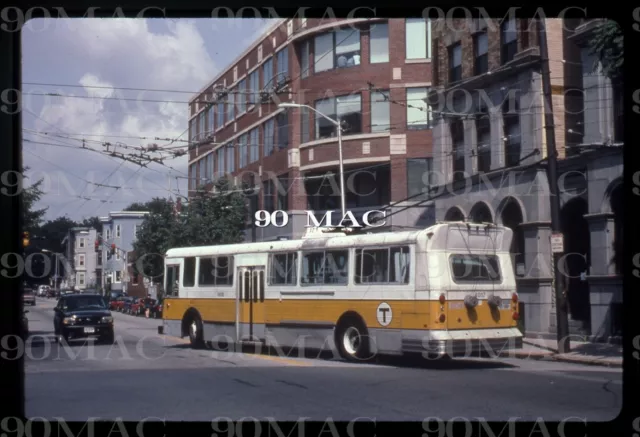 MBTA. FLYER TROLLEYBUS #4017. Boston (MA). Original Slide 1998.