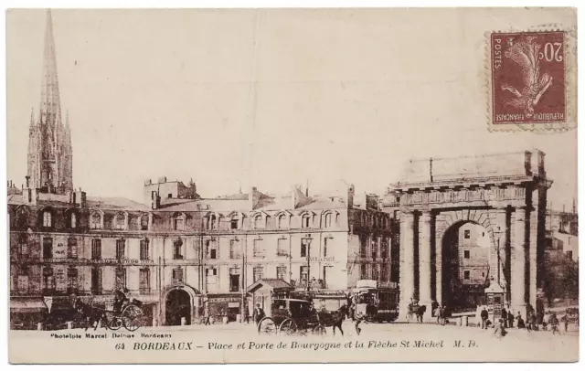 CPA"" BORDEAUX - Place et Porte de Burgundy et la Arrow St Michel
