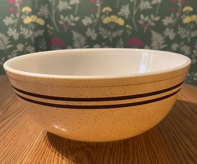 Vintage Pyrex #404 Chip And Dip Speckled Tan Stripes Promo 4-Qt Mixing Bowl MCM Vintage Pyrex #404 Chip And Dip Speckled Tan Stripes Promo 4-Qt Mixing Bowl MCM