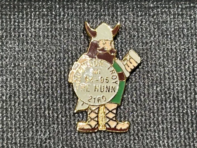 Clawson Troy "The Hunt" Elks Lodge 2160 Lapel / Hat Pin Back ~ EL