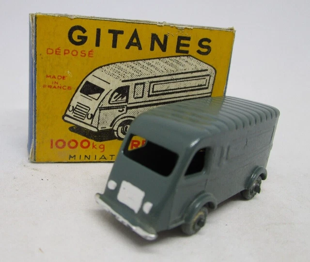 Q955 Micro-miniature Renault Dauphine Rouge – Gitanes – Voiture De Collection Avec Boîte