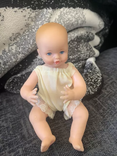 Horsman 1988 Baby Doll Thimb Sucking 7 Inches High Vinyl 2