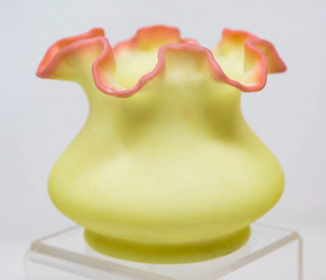 Vintage Fenton Burmese Uranium Custard Ruffled Short Vase ~ GLOWS! Unpainted