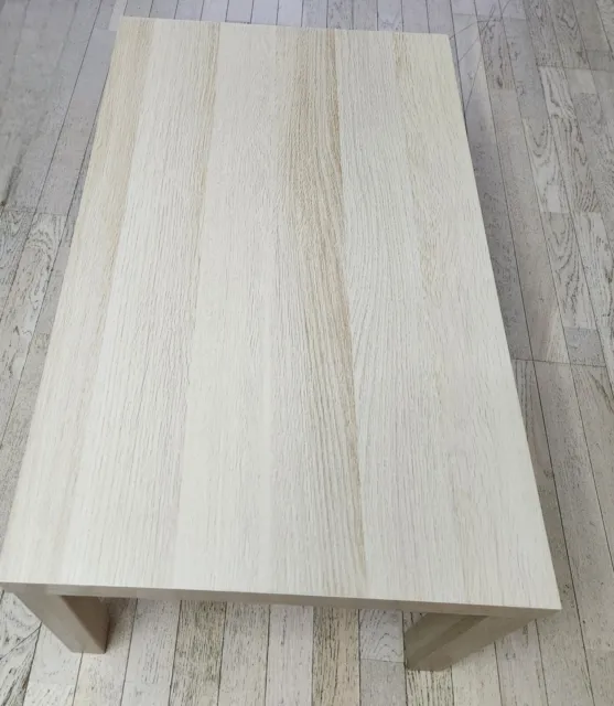 Table basse de salon de la marque IKEA en bois