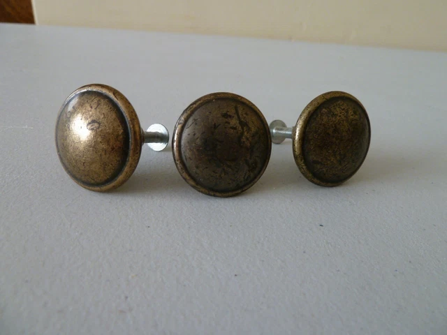 VINTAGE BRASS CUPBOARD / DOOR KNOBS x 3 - PROP DISPLAY COLLECTIBLE