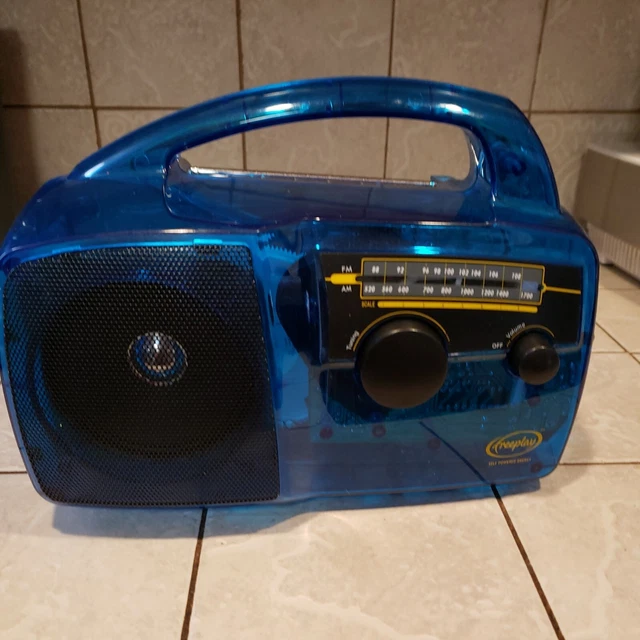 Freeplay Self Powered AM/FM Radio (Solar & Crank) Blue WORKS and Tested! Freeplay Self Powered AM/FM Radio (Solar & Crank) Blue WORKS and Tested!