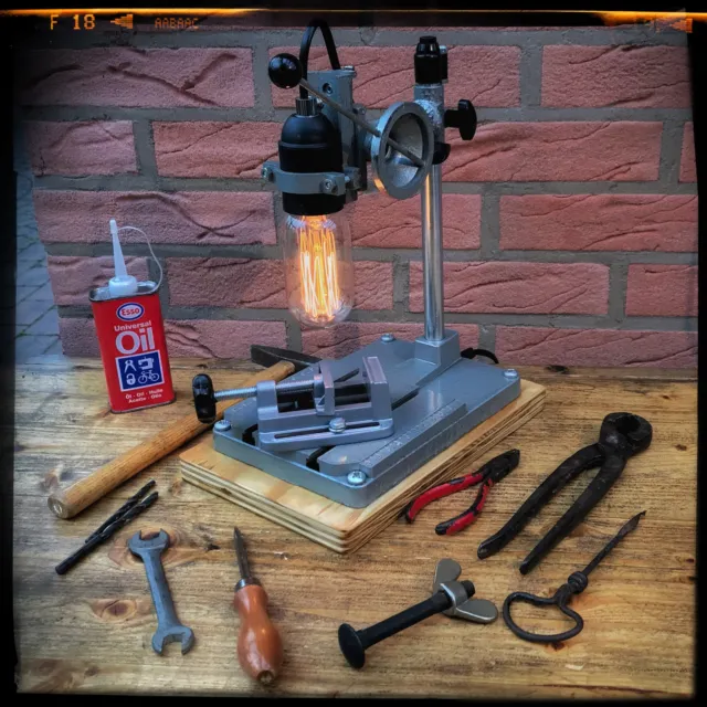 Tischlampe aus altem Bohrständer, Ideales Geschenk für den Heimwerker - Unikat