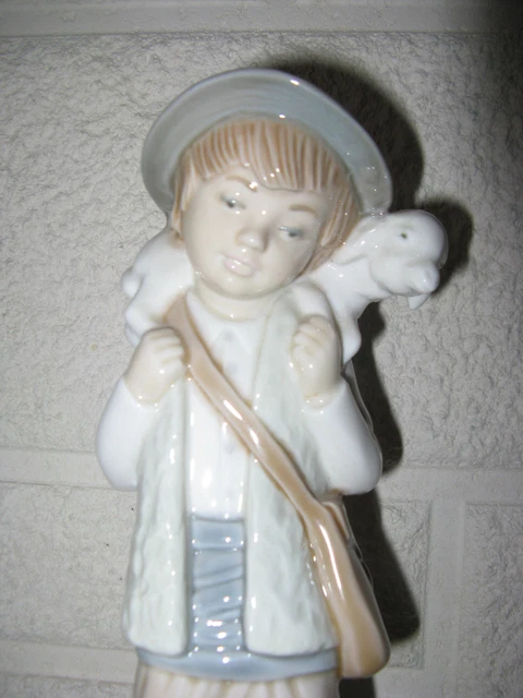NAO LLADRO DAISA GARSON BERGER Porcelain Figure 3