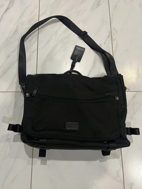 Tumi Alpha bravo Conference Laptop Messenger Bag satchel 15" Black 22202DE