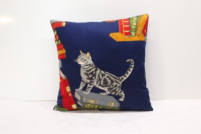 Fornasetti Fodera per cuscino realizzata con tessuto vintage Credenza colorata Fornasetti 