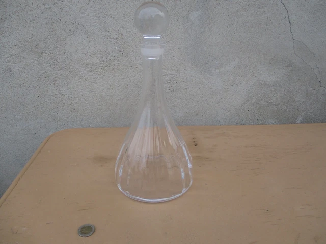grosse carafe en verre avec bouchon