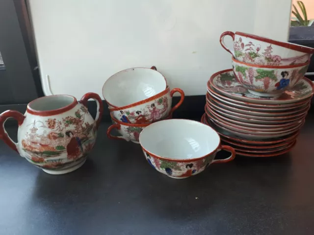 Service à thé porcelaine émaillé polychrome à décor de paysage animé