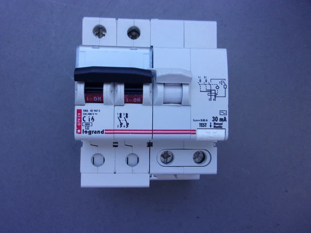 DISJONCTEUR  DIFFERENTIEL 230/400 V~   16 Amp 30mA LEGRAND