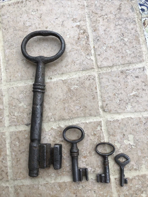 ANCIENNE CLEF CLE de serrure en fer forge n°14 EUR 13,00 - FR