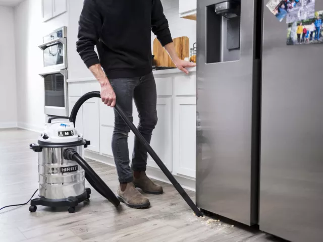 HART 6 Gallon 5 Peak HP Stainless Steel Wet/Dry Vacuum with Bonus Car Cleaning