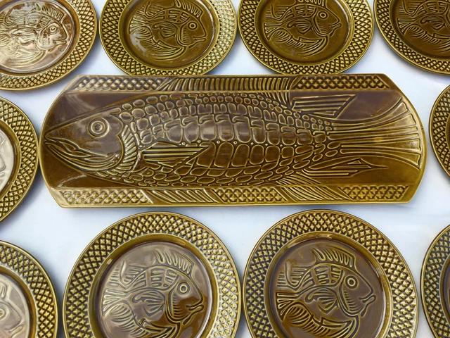 Mid-century French Sarreguemines Majolica fish dinner Plate x 12 & 1 Dish